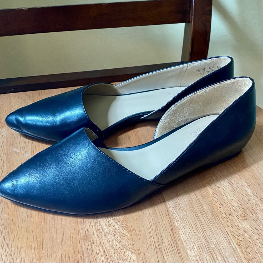 Pointed toe ballet flats black